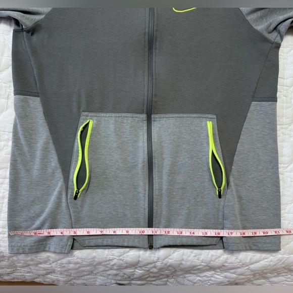 Nike Man’s Jacket in Size Large - Picture 4 of 12